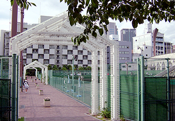 Utsubo Tennis Center in Utsubo Park